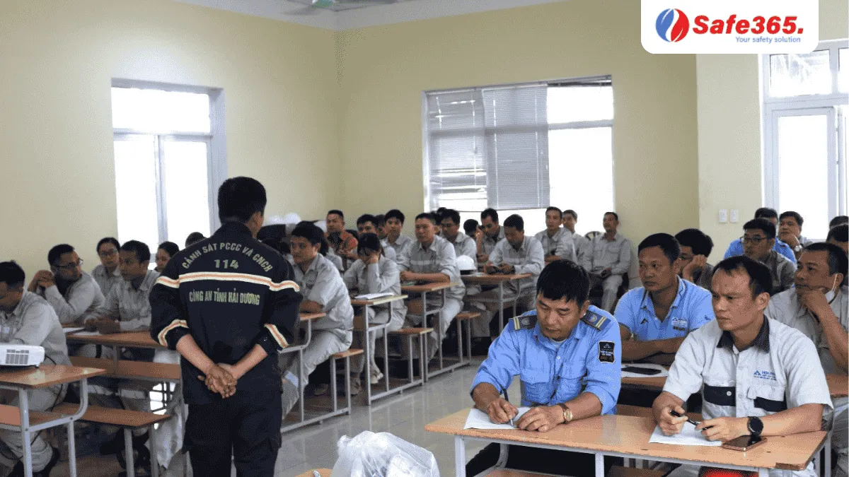 Chuyên gia pccc giảng dạy